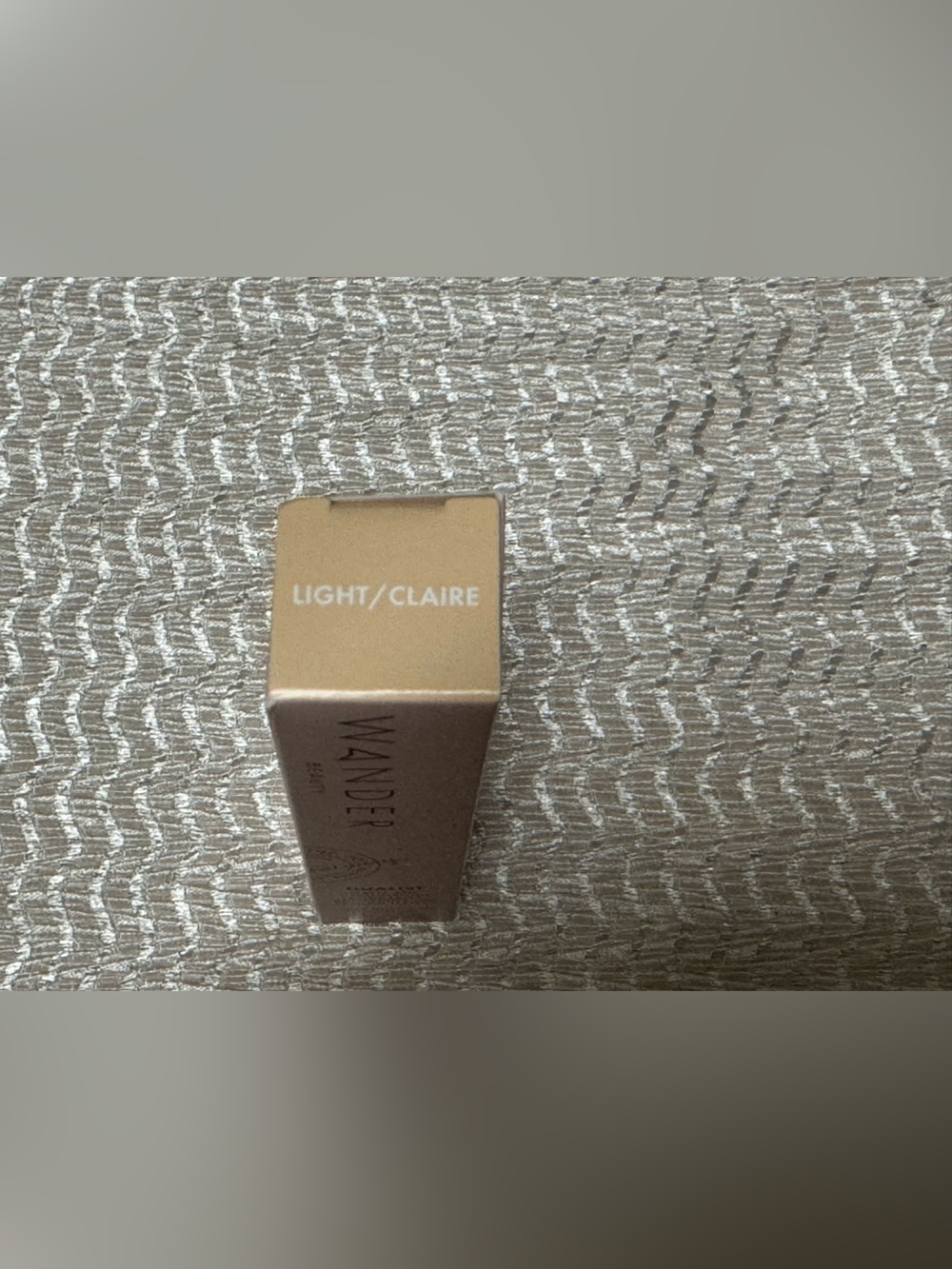 New in box Wander Beauty Dualist Matte and Illuminating Concealer - plus gift - - Picture 8 of 9